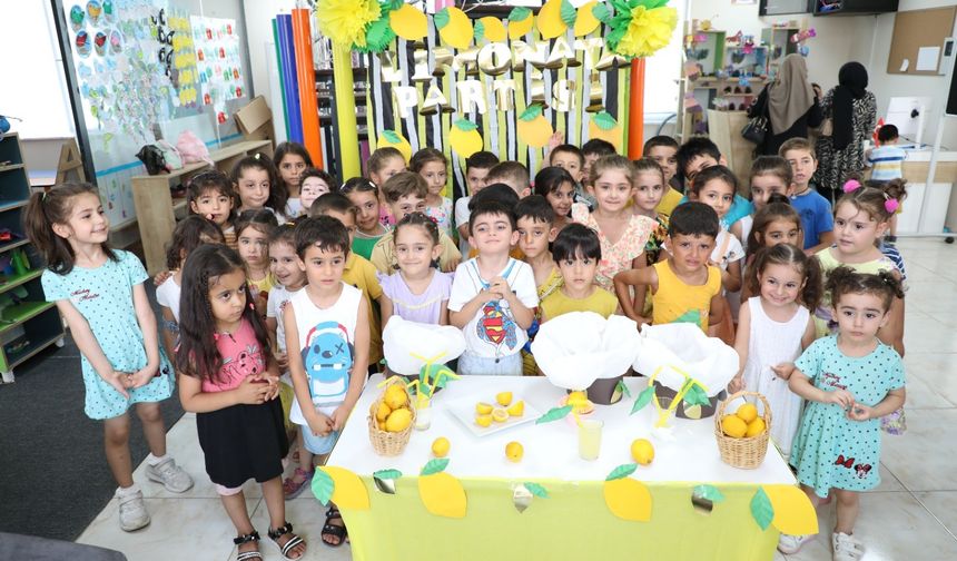 Yenişehir'de miniklerin ellerinden limonata etkinliği