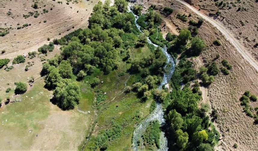 Doğa harikası şelaleye hayat veren gözeler keşfedilmeyi bekliyor