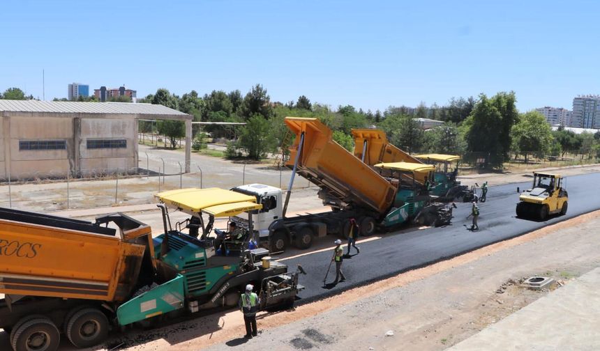 Kayapınar Belediyesi yıl sonuna kadar 90 bin metrekare yolu asfalt yapacak