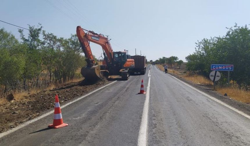 Çüngüş-Çermik arasında yol genişletme çalışması başladı