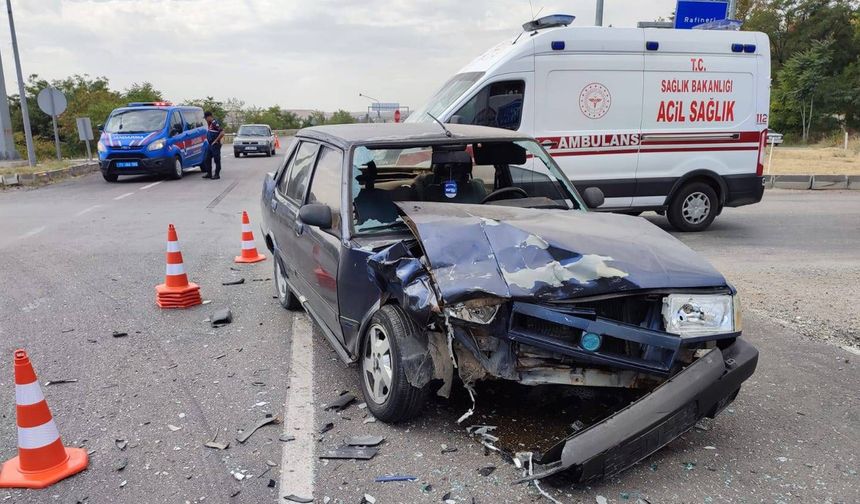 Kırıkkale'de iki otomobil çarpıştı: 1'i bebek 3 yaralı