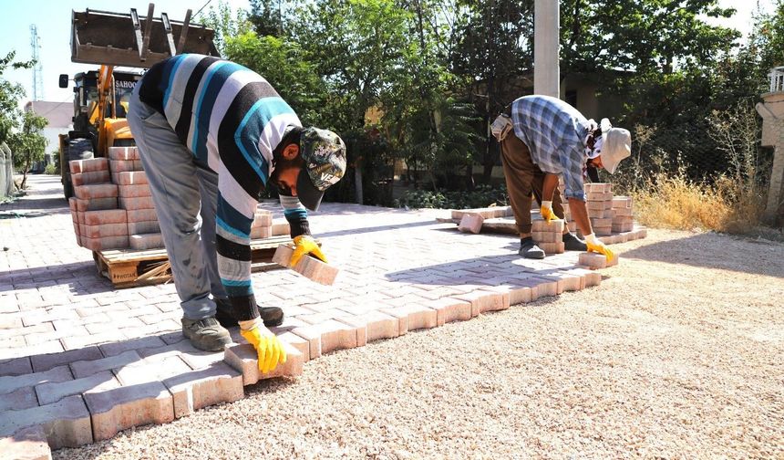 Ergani Belediyesi yol onarım çalışmalarına devam ediyor