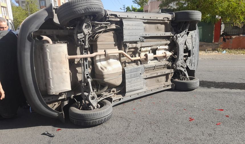 Kayapınar’da iki otomobil çarpıştı: 1 yaralı