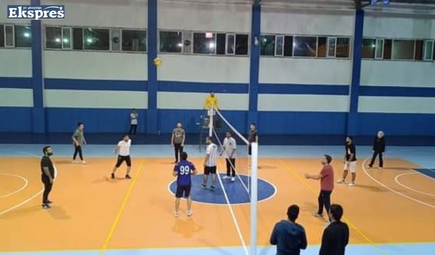  Çermik’te öğretmenler arası voleybol turnuvası