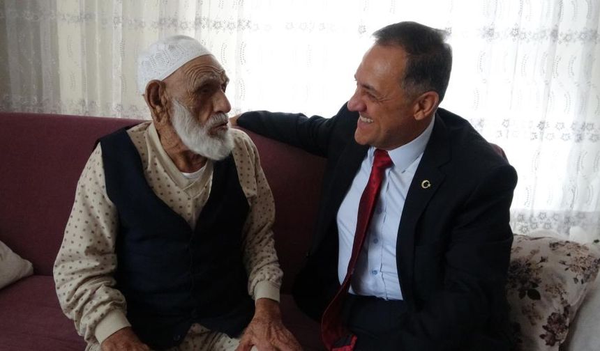 Cumhuriyetle yaşıt asırlık çınarlar unutulmadı