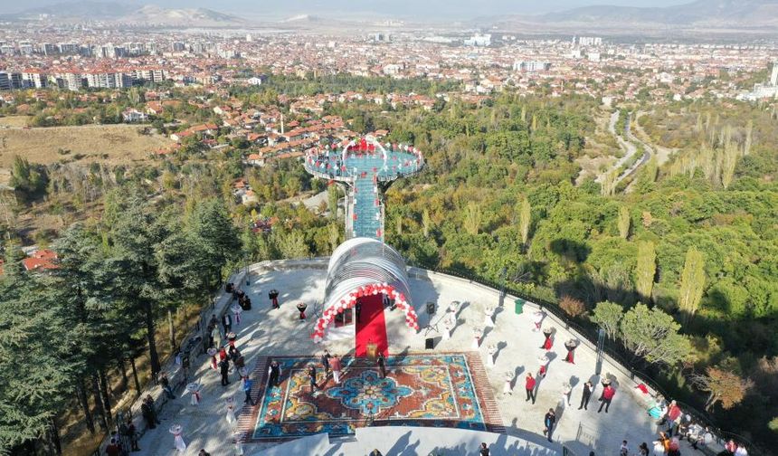 Türkiye’nin en büyük cam terası açıldı
