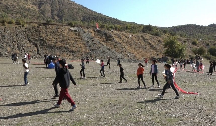 Kulp'ta yamaç paraşütü etkinliği