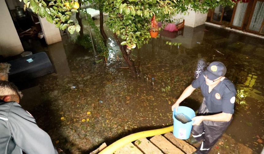  Yağmur Muğla'yı vurdu; evleri su altında kaldı