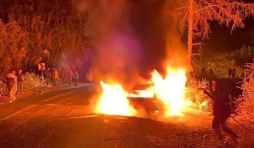 Seyir halindeki otomobil yandı