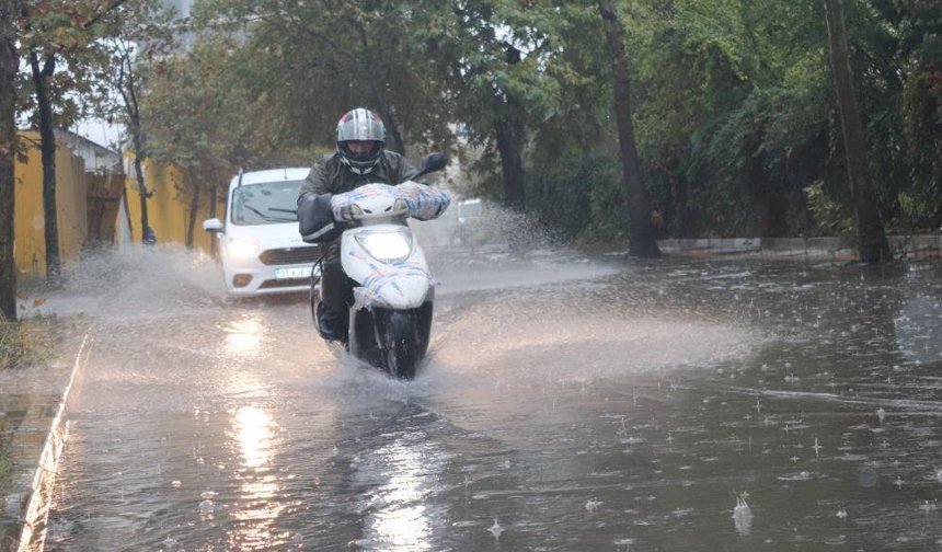 Yağmur yağdı, İzmir göle döndü
