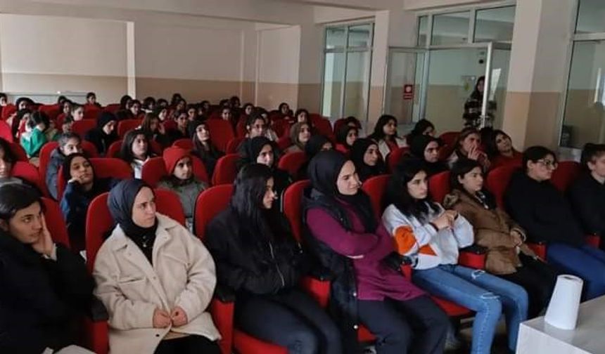 Çermik’te öğrenciler için motivasyon semineri