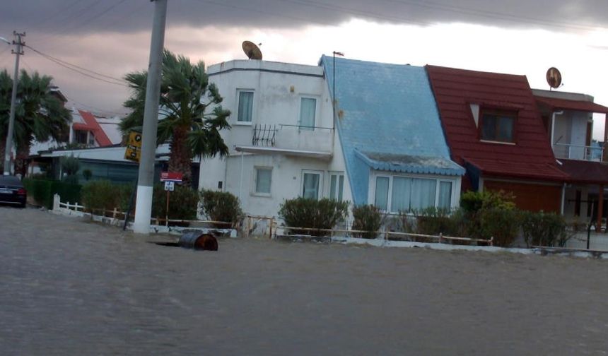 Deniz kabardı, yazlıkları su bastı