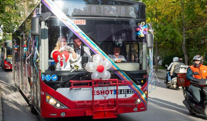 Yolcu taşıdığı otobüsü gelin arabası oldu