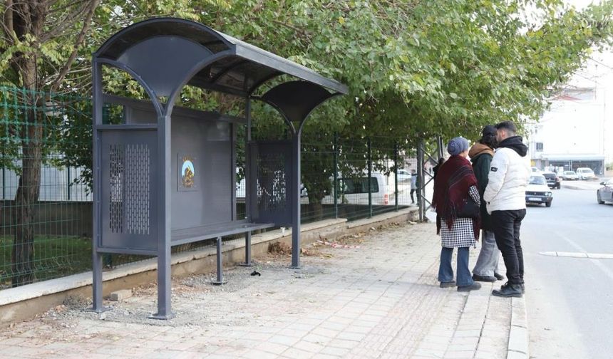 Ergani'de duraklar yenileniyor