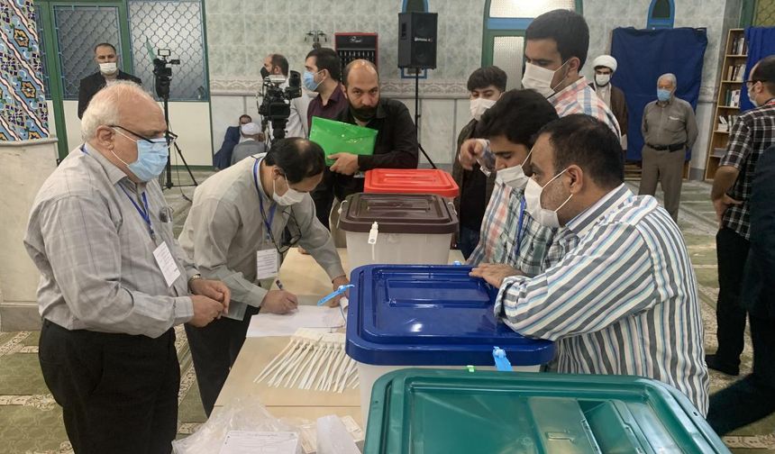 İran seçimlerine rekor düzeyde düşük katılım