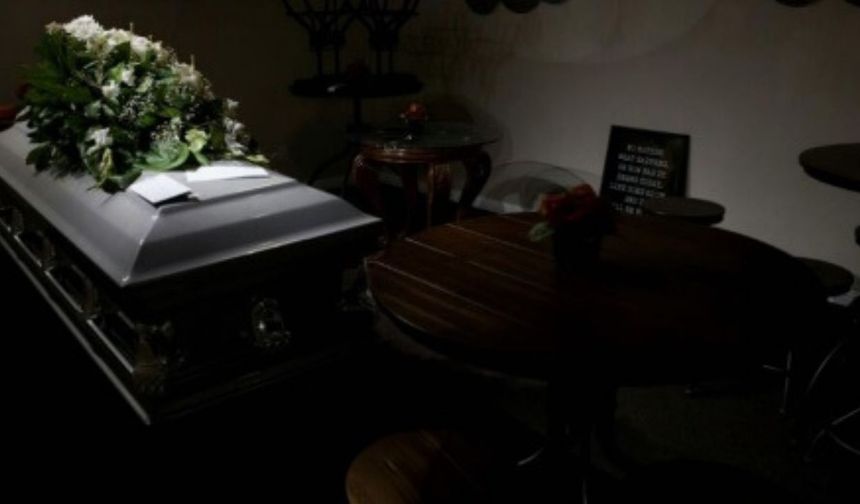 'Kendisine' cenaze töreni düzenleyen kadın 10 gün sonra öldü
