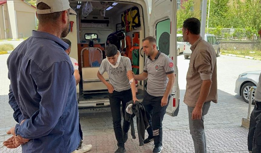 Bitlis'te patpat devrildi: 8 yaralı