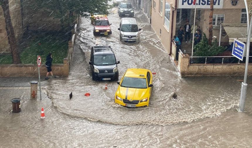 Bayburt'ta yağmur sonrası sel