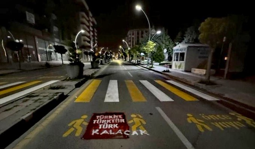Kürtçe trafik uyarısına “Türkiye Türk’tür” yazısı yazıldı