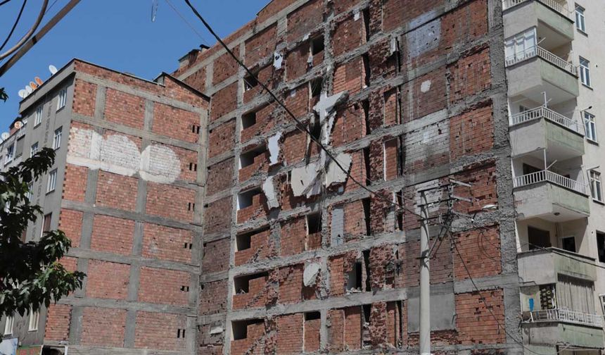 Depremin izleri fotoğraflara yansıdı