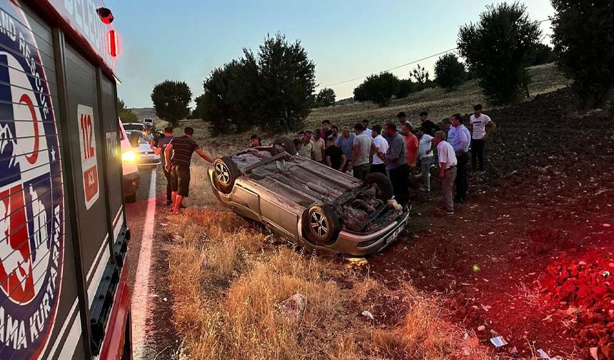 Adıyaman'da otomobil tarlaya uçtu