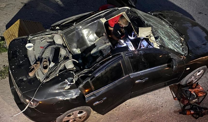 Tatil sitesinde feci olay: 21'inci kattan otomobilin üzerine düştü