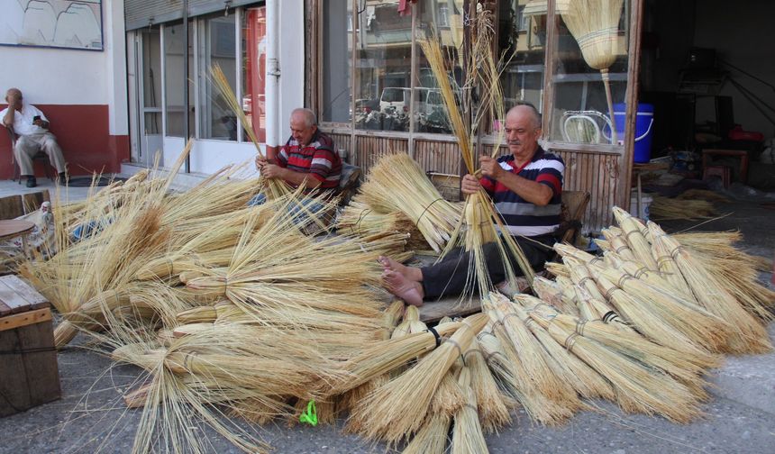 Mesleğin son usta süpürgecileri teknolojiye direniyor