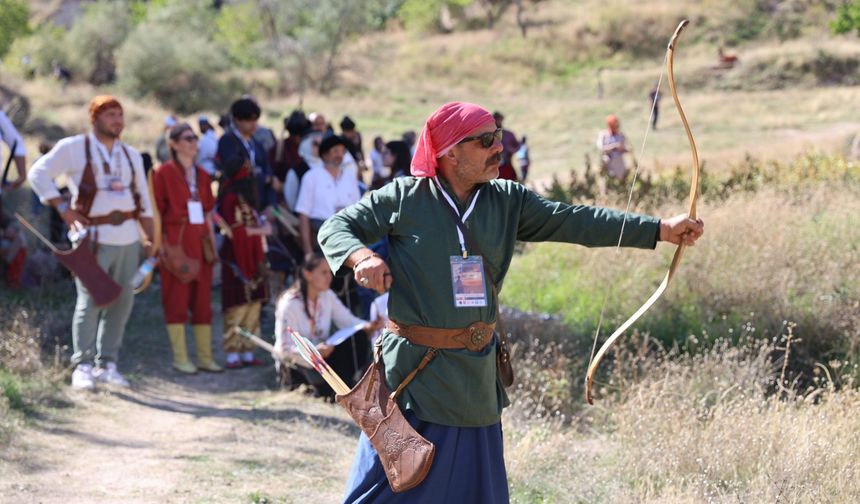 Kapadokya'da okçuluk festivali