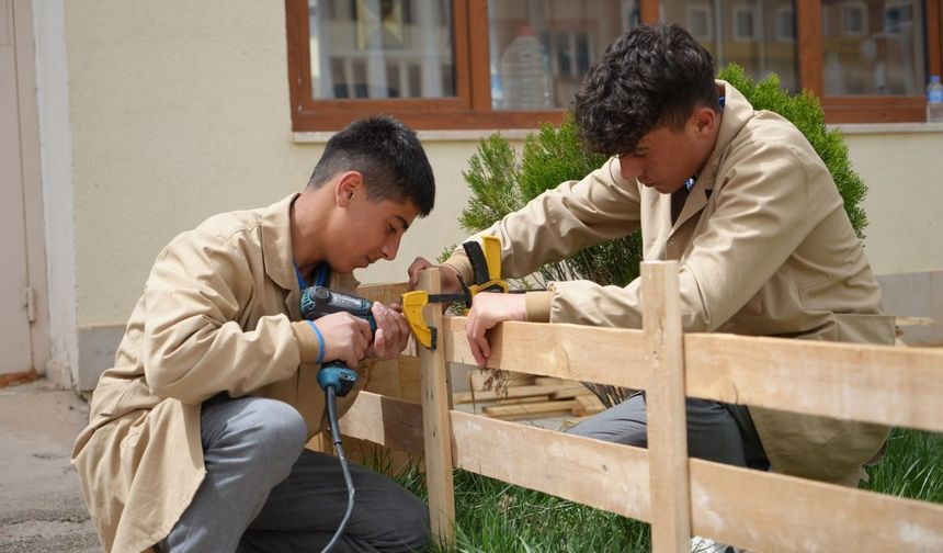 Fabrika gibi okul, seri üretime başladılar