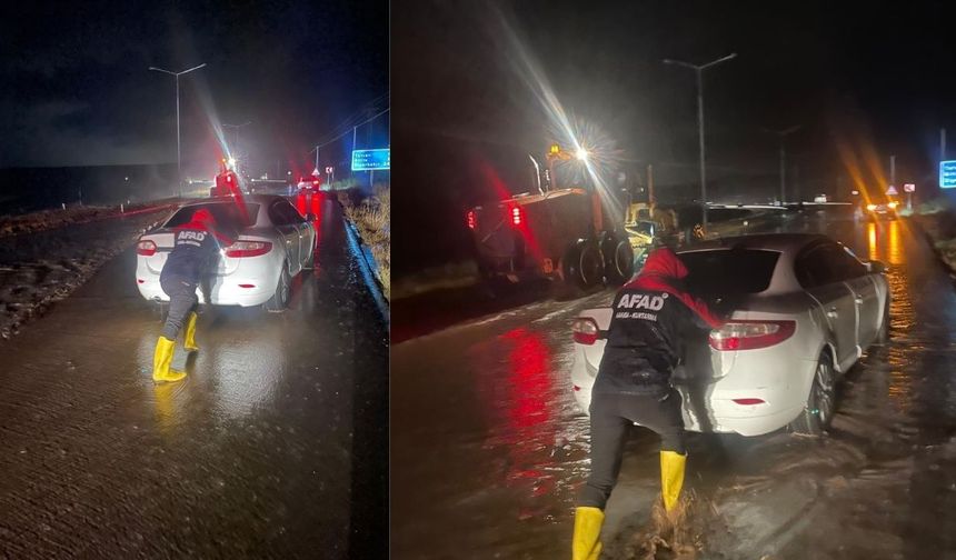 Bitlis Tatvan’da araçlar yolda kaldı, AFAD ekipleri harekete geçti