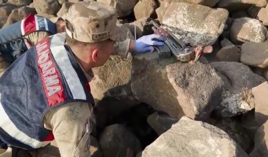 Şanlıurfa'da bazalt taşlarının altında cephanelik çıktı: 27 gözaltı