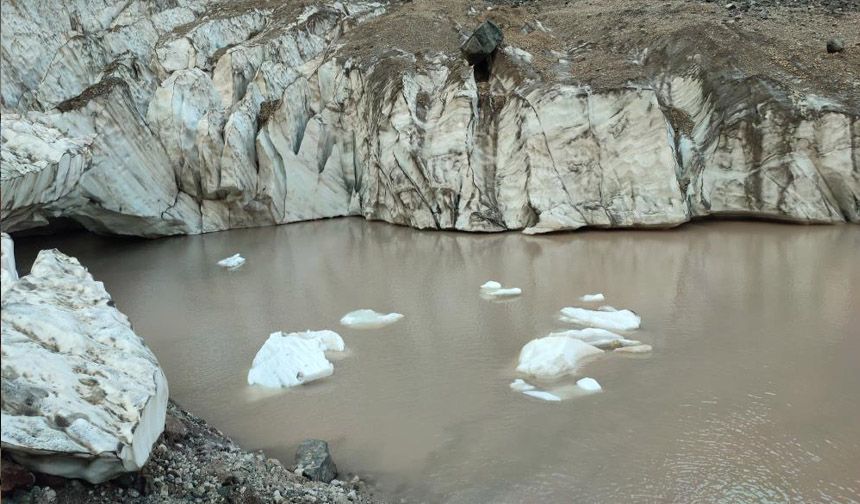 Hakkari SOS veriyor, 20 bin yıllık buzullar erimeye başladı