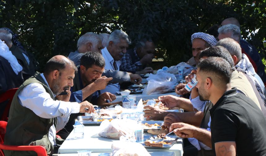 Arazi kavgasında üç kişi ölmüştü, husumetliler bu kez aynı masada buluştular