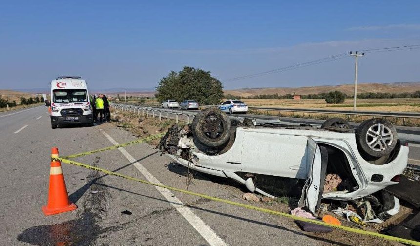 Kontrolden çıkan otomobil devrildi: 2 ölü