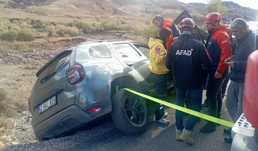 Dersim’de  araç yoldan çıktı: 3 yaralı