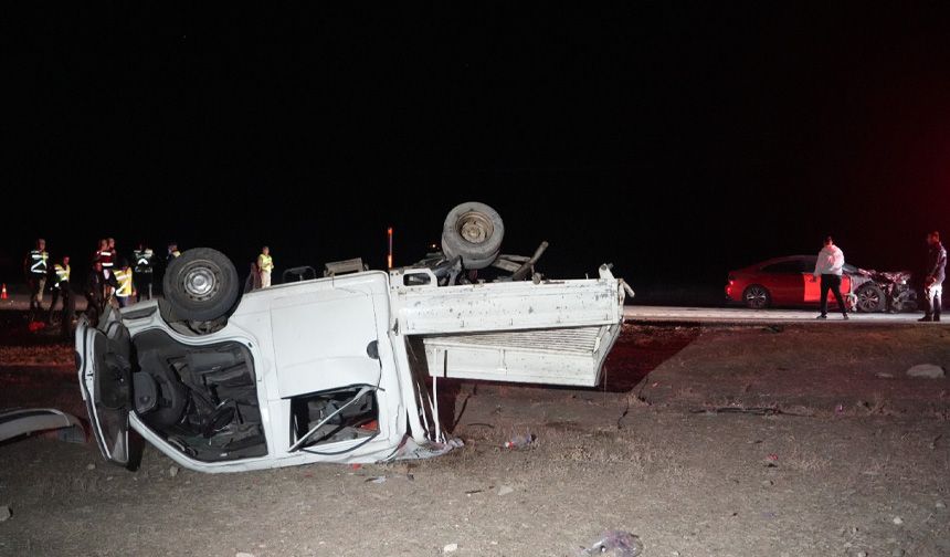 Muş'ta kaza yapan kamyonet ters döndü: 5 yaralı