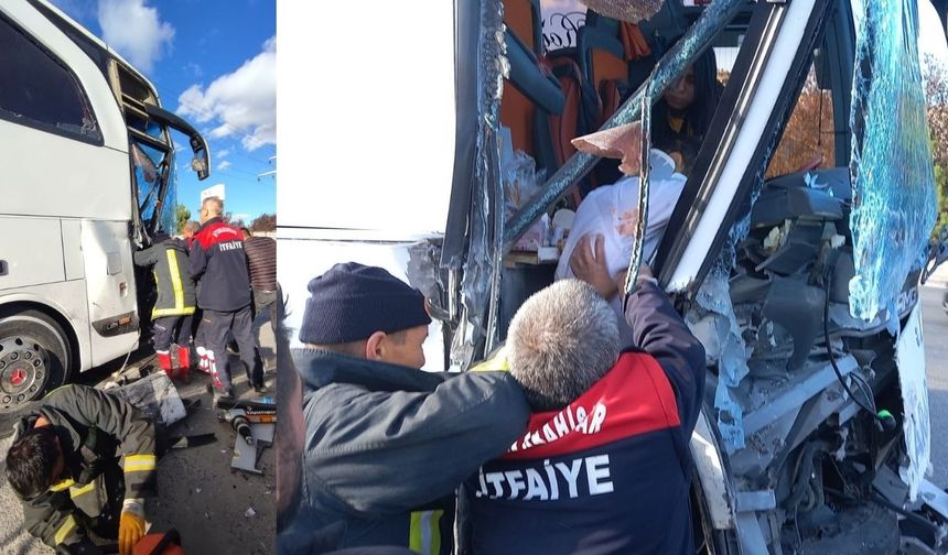 Afyon’da yolcu otobüsü ile kamyon çarpıştı: 20 yaralı