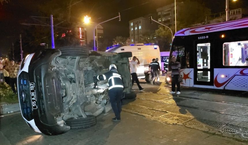 Samsun'da tramvay ambulansa çarptı: 4 yaralı