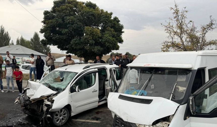 Ağrı'da feci trafik kazası: 10 yaralı