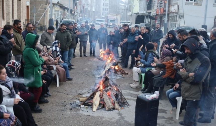 Bahçesaray’da soğuk havada kayyum protestosu