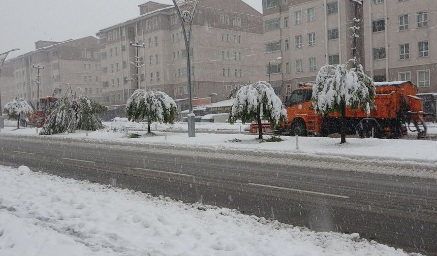 84 köy yolu ulaşıma kapandı