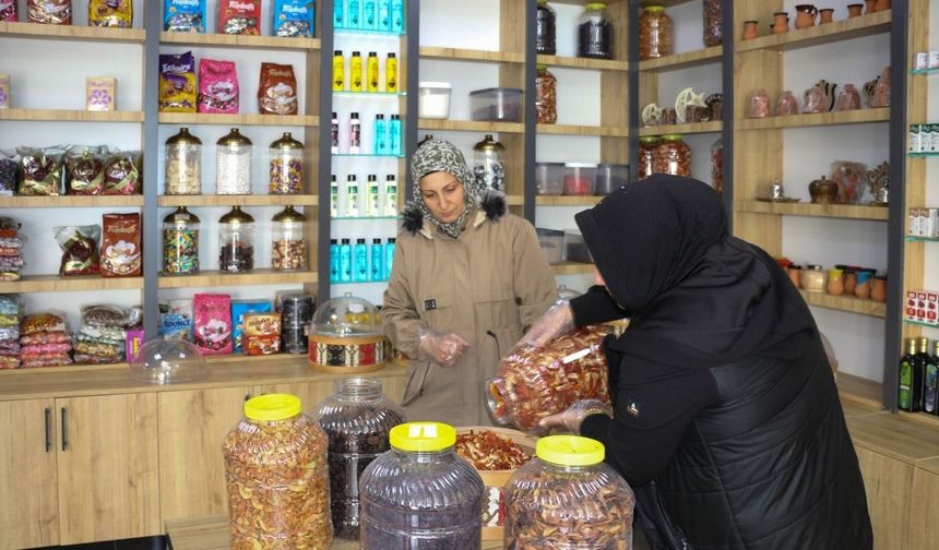 Bitlis'te kadınlar ilk hasadını gerçekleştirdi