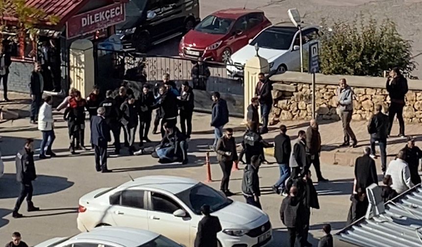 Elazığ Adliyesi’nde ortalık karıştı: 3 yaralı