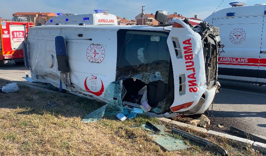 Hasta taşıyan ambulans kaza yaptı: 7 yaralı