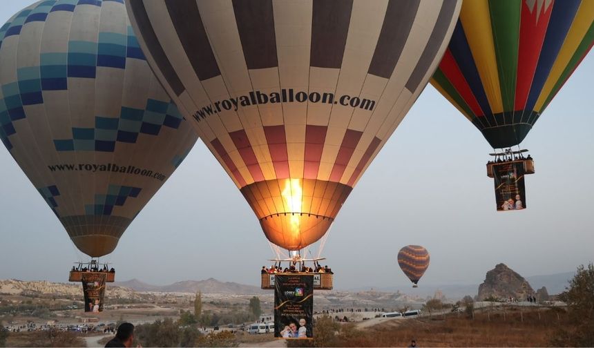 Kapadokya’da sıcak hava balonları lösemili çocuklar için havalandı