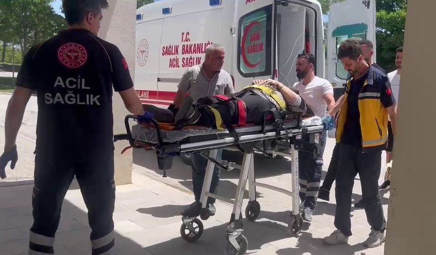 Yolcu otobüsü ile otomobil çarpıştı