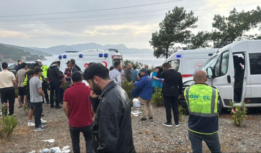 Bodrum'da yolcu minibüsü ile otomobil çarpıştı: 15 yaralı