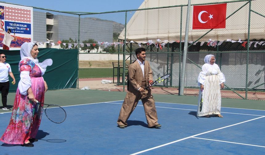 Dünya sporcularına karşı şal u şepik ve kıras fistan ile yarıştılar