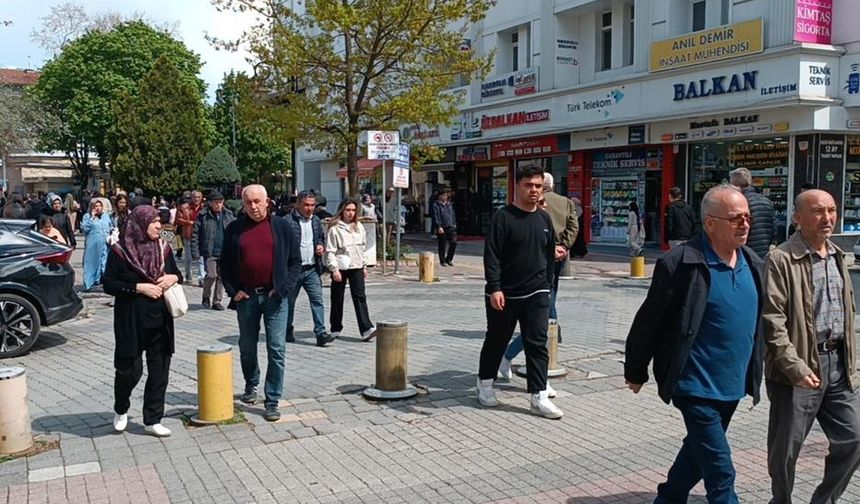 Kütahya’da şiddetli deprem, vatandaş sokağa kaçtı