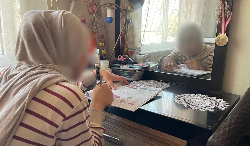 Başörtülü öğrenciye 'Karabaş' diyen öğretmen açığa alındı!